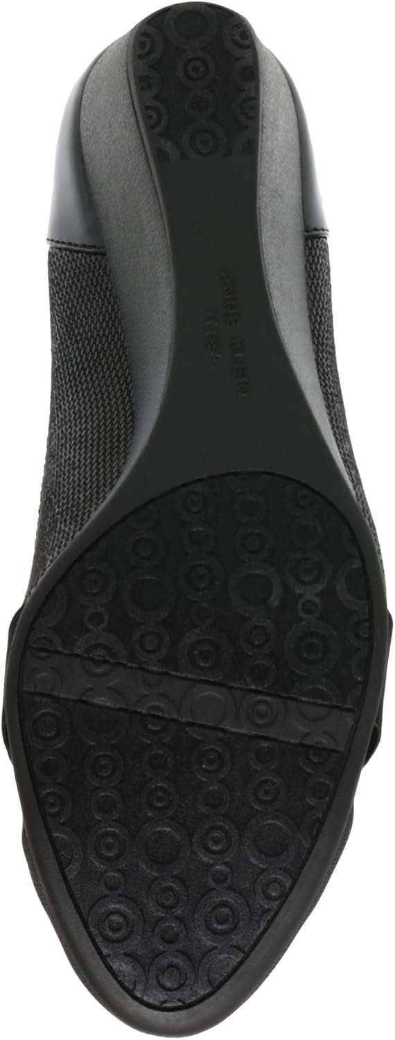 Neutral classic wedge heel pump with comfortable heel height, suitable for work and casual wear — view 4