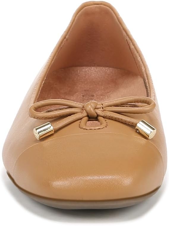 Neutral classic ballet flats with a rounded toe and flexible sole, ideal for casual everyday wear and light dance activities — detail
