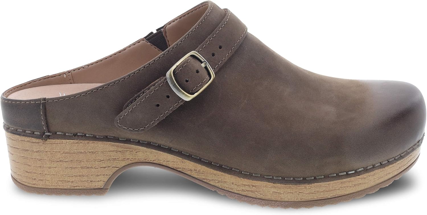 Berry slip-on mule clogs with memory foam footbed and arch support, featuring a lightweight EVA outsole for all-day comfort — view 3